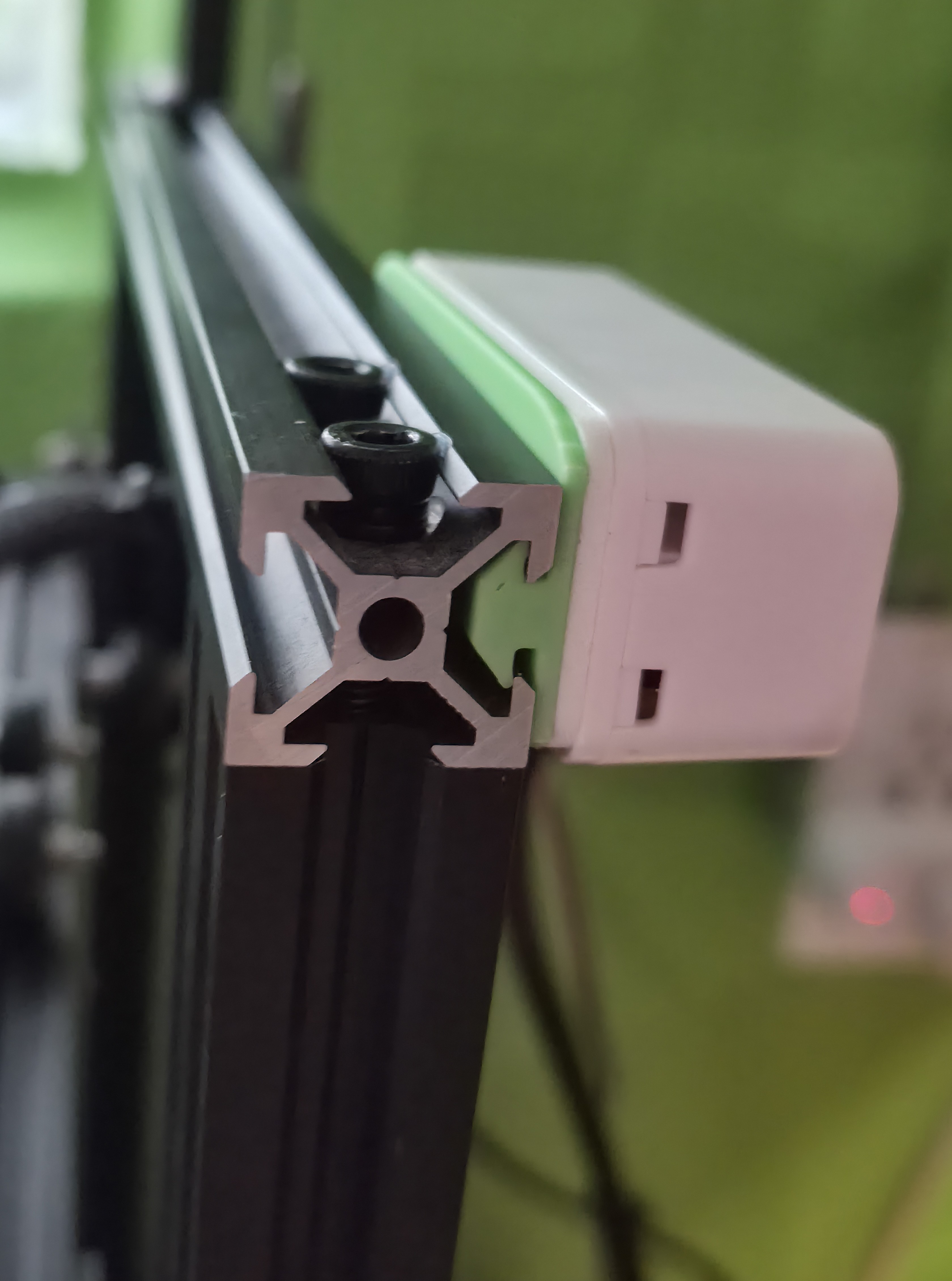 2020 extrusion sensor mount